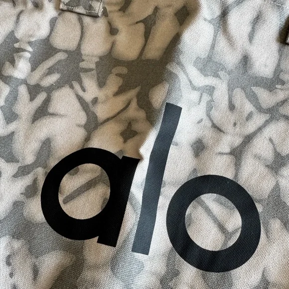 ALO Iconic Shopper Tote - Picture 4 of 6